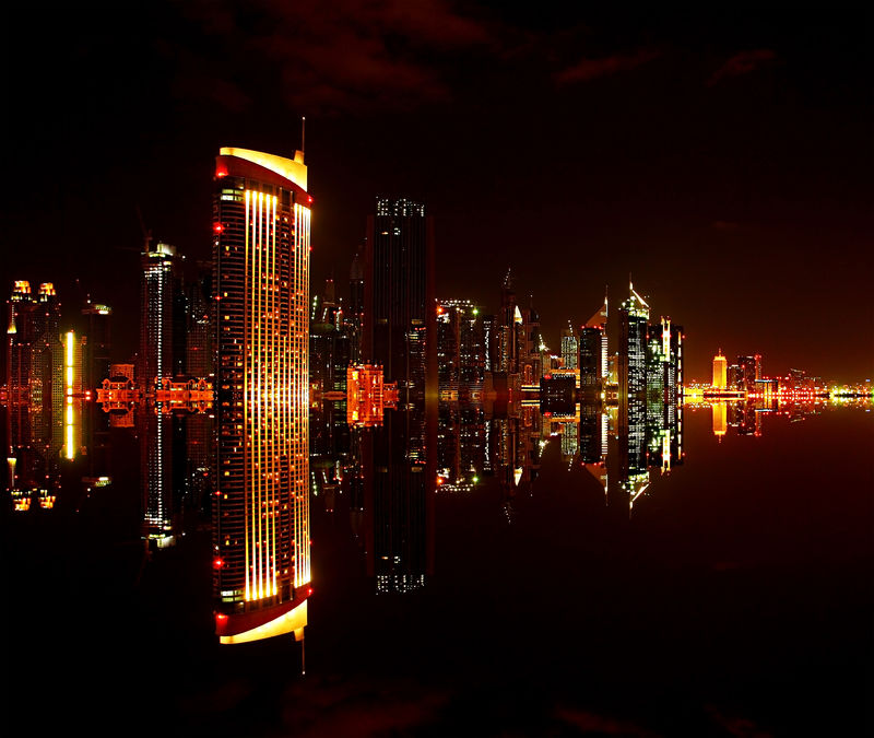 迪拜市中心夜景水中倒影新城现代设计