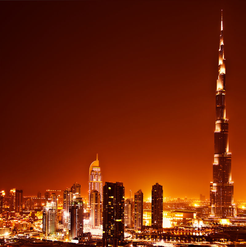 阿联酋迪拜-4月4日：迪拜塔世界上最高的塔位于迪拜市中心2011年4月4日晚上阿联酋迪拜