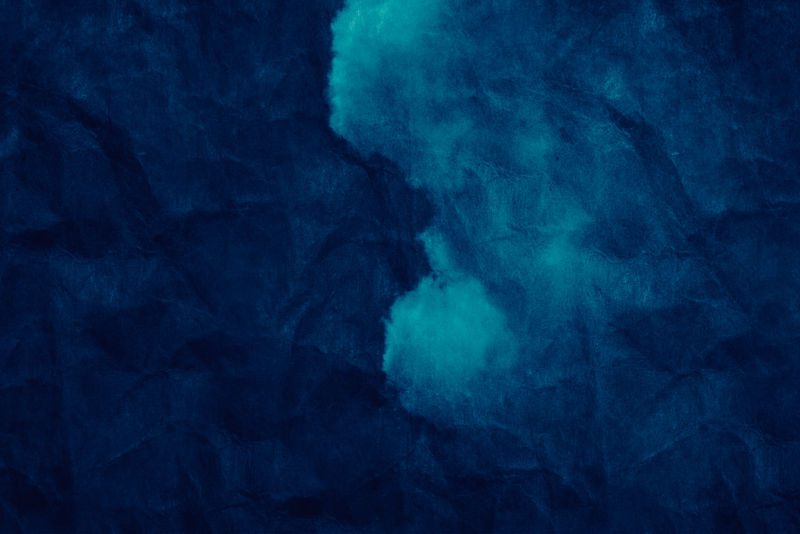 黑色背景上的抽象蓝色烟雾-蓝色烟雾背景
