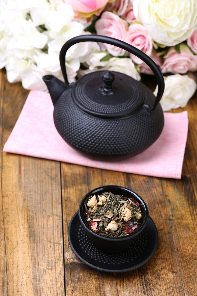 红茶壶碗和芙蓉茶