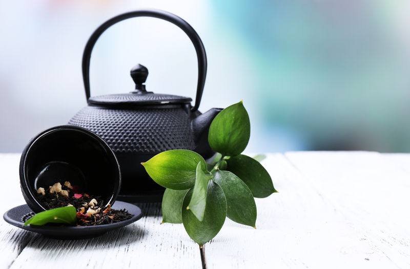 红茶壶碗和茶