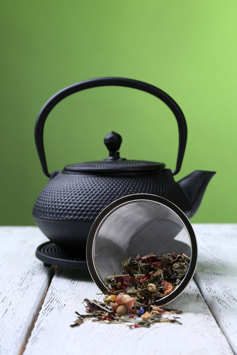 红茶壶碗和茶