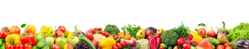 白色背景下独立布局的新鲜水果和蔬菜大拼贴