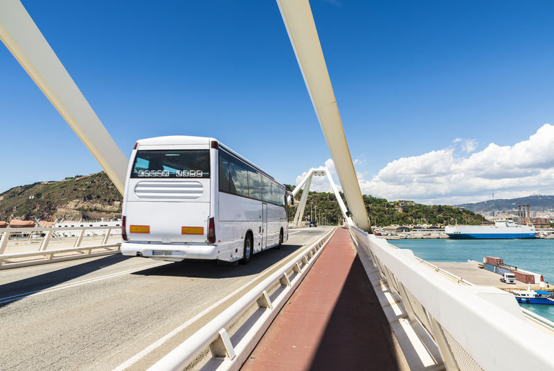 西班牙巴塞罗那港吊桥