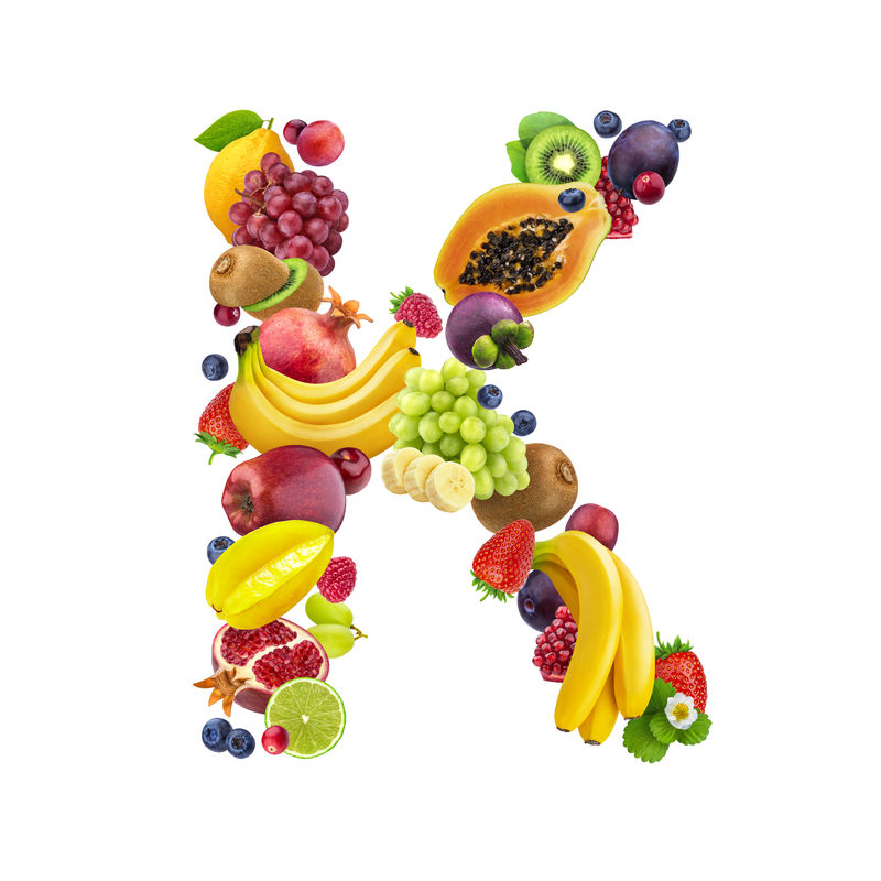 由不同水果和浆果制成的字母K白色背景上孤立的水果字体健康字母表