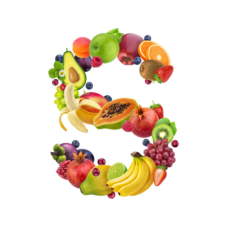 由不同水果和浆果制成的字母S白色背景上孤立的水果字体健康字母表