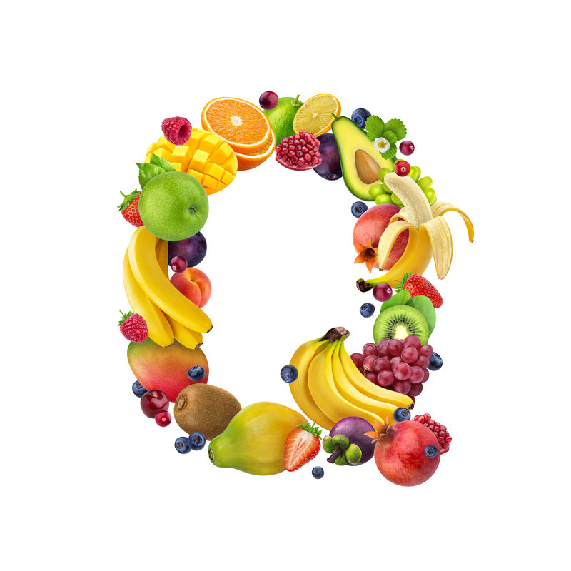由不同水果和浆果制成的字母Q白色背景上的孤立水果字体健康字母表