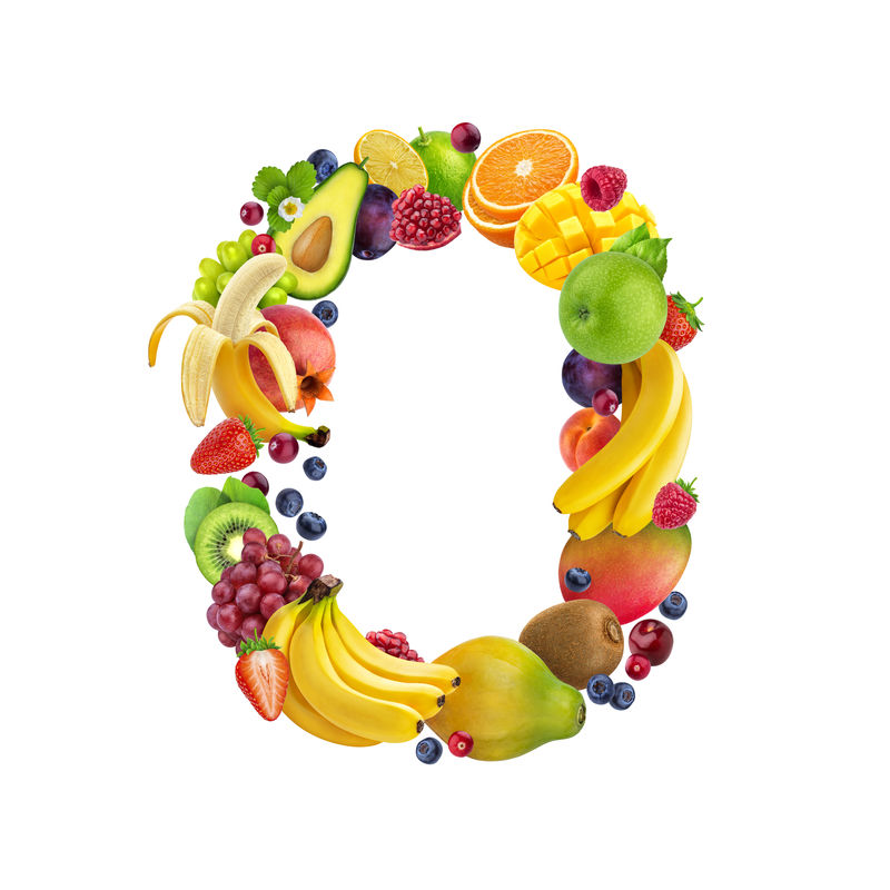 字母O由不同的水果和浆果制成水果字母表以白色为背景