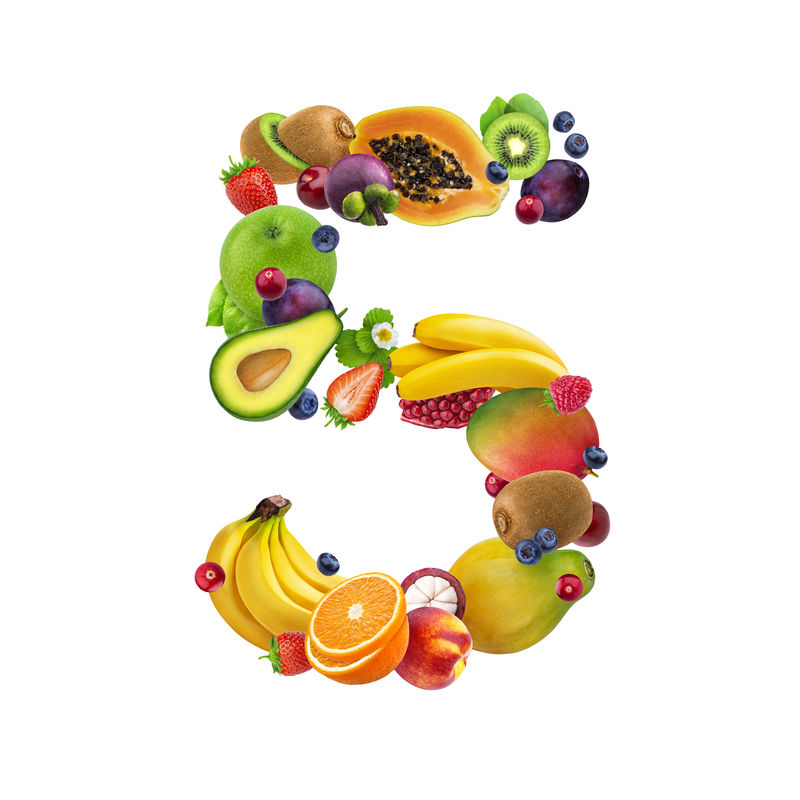 第五种是由不同的水果和浆果制成的水果字母以白色为背景