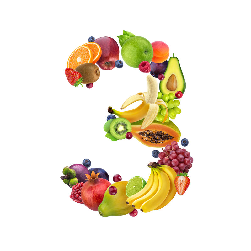 第三种由不同的水果和浆果制成水果字母以白色为背景