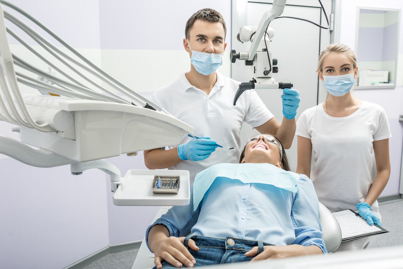 牙医助理和门诊病人