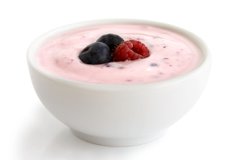 一碗水果酸奶和浆果