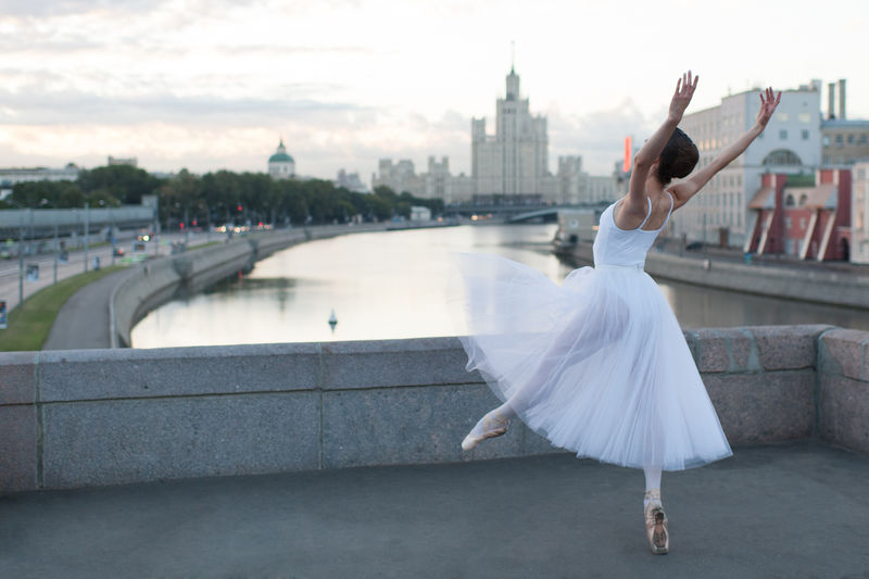 早上在莫斯科市中心跳芭蕾舞