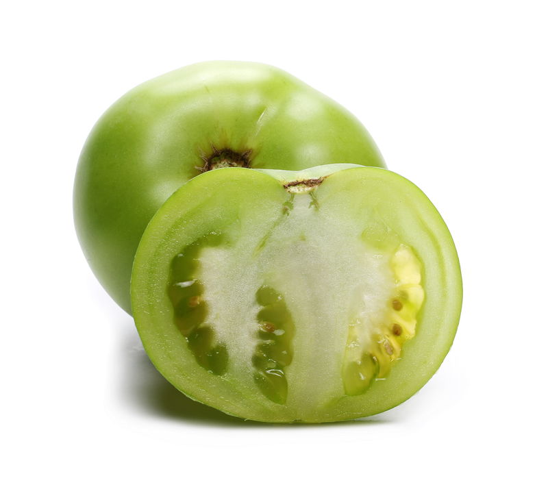 鲜绿色番茄切成两半白底隔离