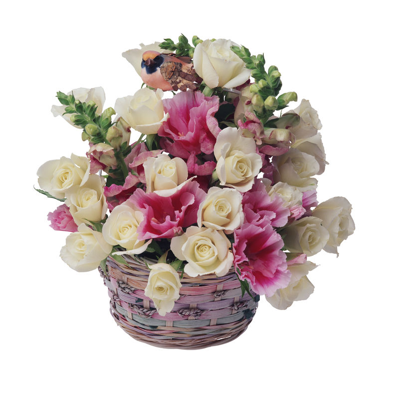 把花放在帽盒里-粉红色和白色牡丹花-尤斯塔拉-喷雾玫瑰在一个粉红色的盒子里-一个白色的背景与复制空间隔离绿洲