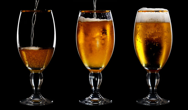 三个透明玻璃高脚杯-配干邑白兰地香槟和啤酒