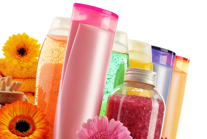 用塑料瓶组成的身体护理和美容产品
