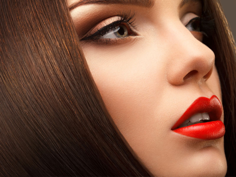 化妆漂亮的女人眼睛-红唇-高质量图像