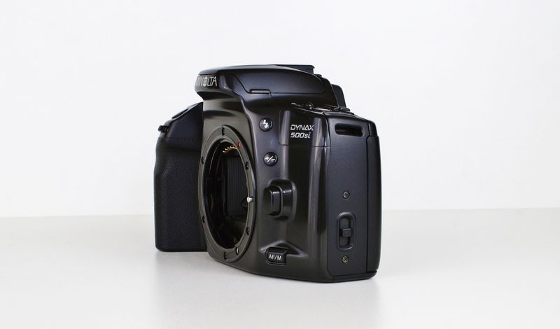 考纳斯-立陶宛-2018年10月30日：新尼康Z7相机-它是一款45.7mp全画幅无镜相机-配备了新的镜头支架和匹配的镜头-并与尼康DSLR系统集成