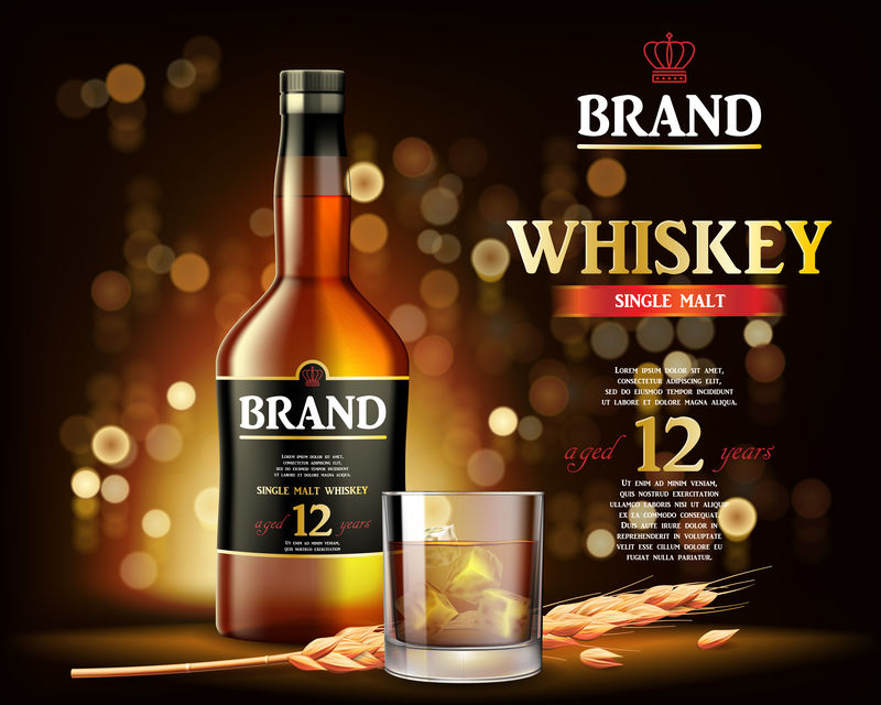 威士忌饮料广告冰可以设计。逼真的玻璃威士忌瓶，亮金色背景。矢量三维图解