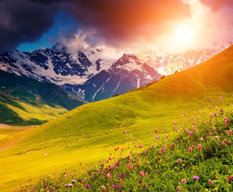 在什哈拉山脚下戏剧性的天空-上斯瓦内提-格鲁吉亚-欧洲-高加索山脉-美丽世界