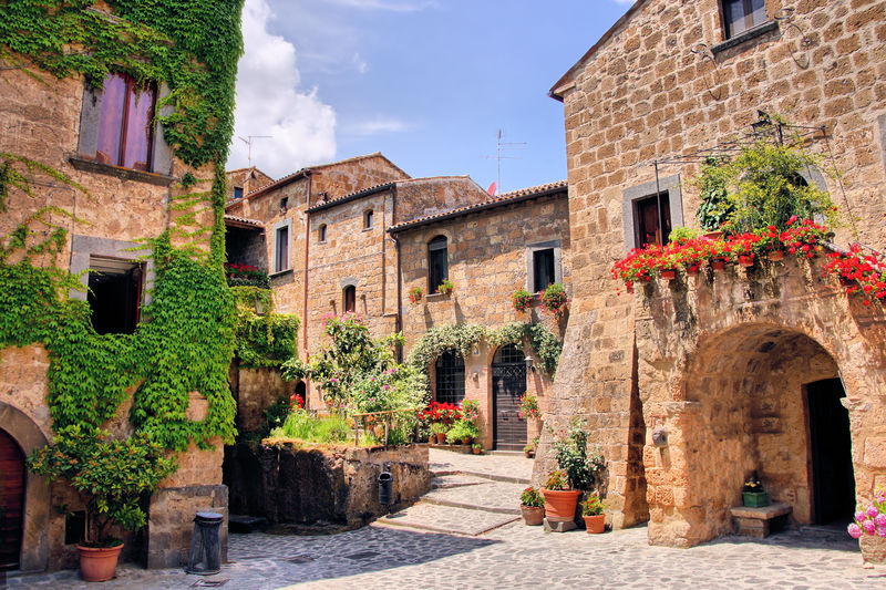 意大利一座古色古香的山城风景如画的一角
