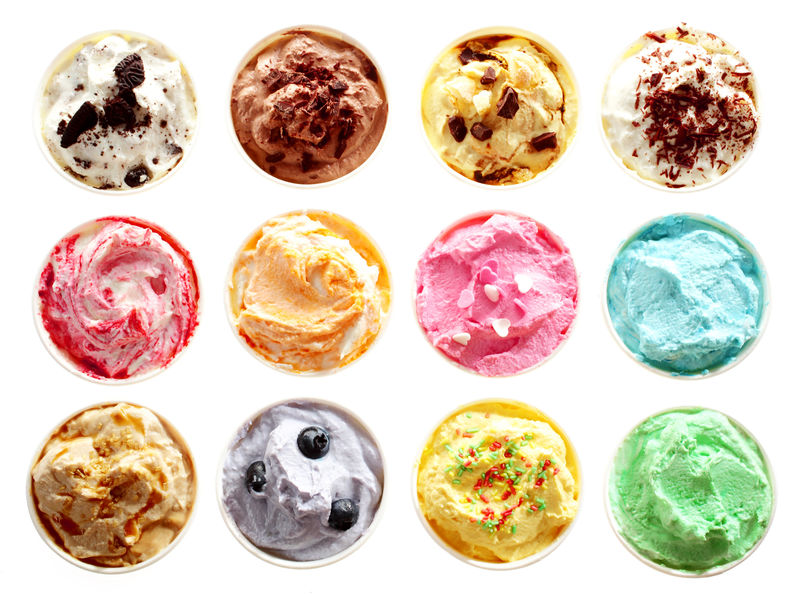 从头顶上可以看到十二排不同的桶-里面有各色的各种口味的冰淇淋、巧克力、焦糖、水果浆果、开心果、薄荷和香蕉-都是白色的