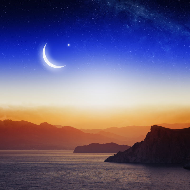 以月亮和星星为背景的开斋节、圣月、斋月、美丽的红色日落、山脉剪影-NASA提供的这张图片的元素