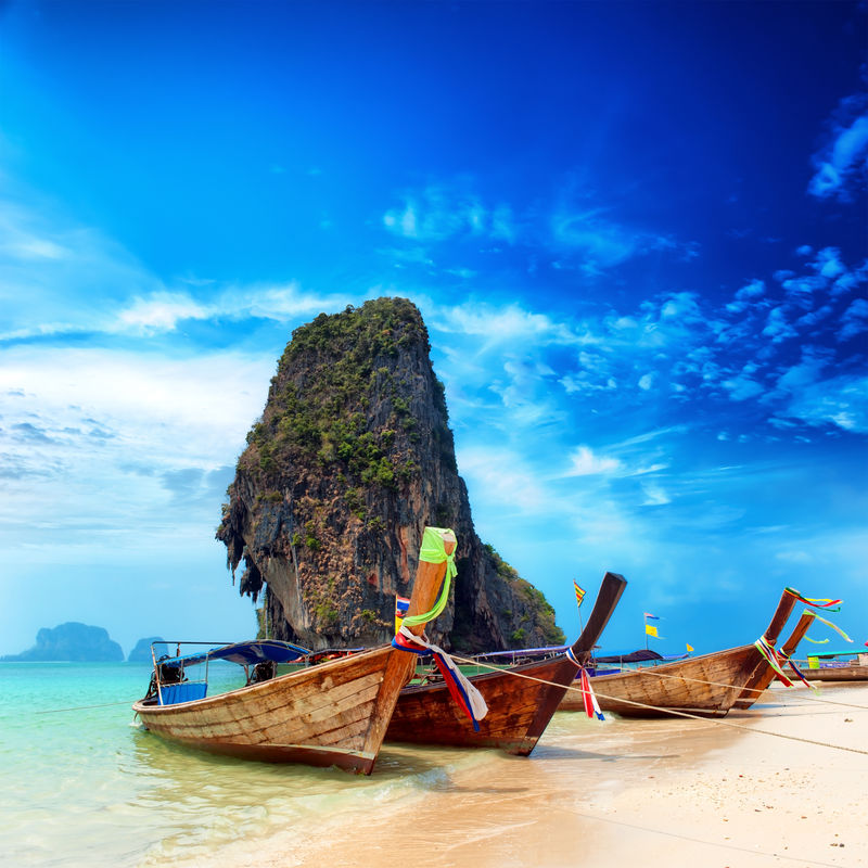 泰国异国情调的沙滩和亚洲热带岛屿上的船只-美丽的旅游目的地旅游景观背景
