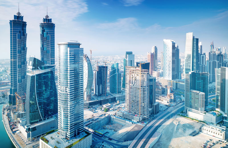 美丽的迪拜城-雄伟的城市鸟瞰图-现代新建筑-白天全景-阿联酋