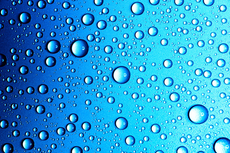 水滴近距离下落-水滴、水滴的抽象蓝色背景