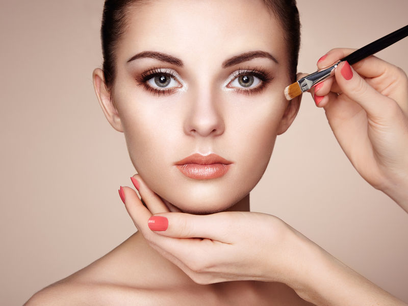化妆师使用肤色-美丽的女人脸-完美化妆-护肤基金会