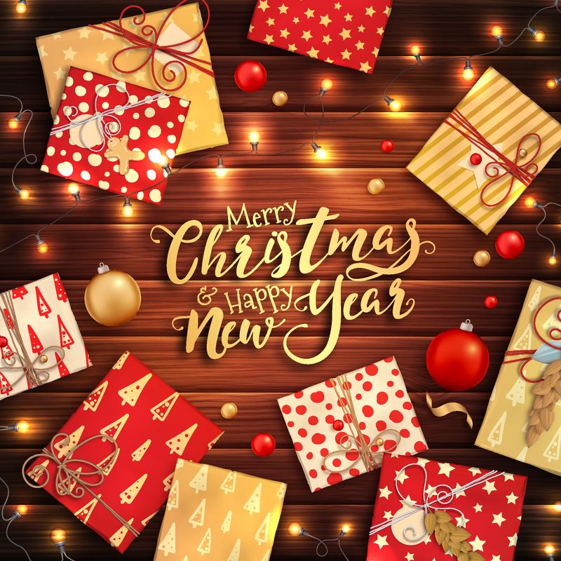 圣诞快乐和圣诞装饰的新年快乐横幅：彩色球-红色和金色礼品盒-木制背景花环-圣诞贺卡-美丽的圣诞促销海报