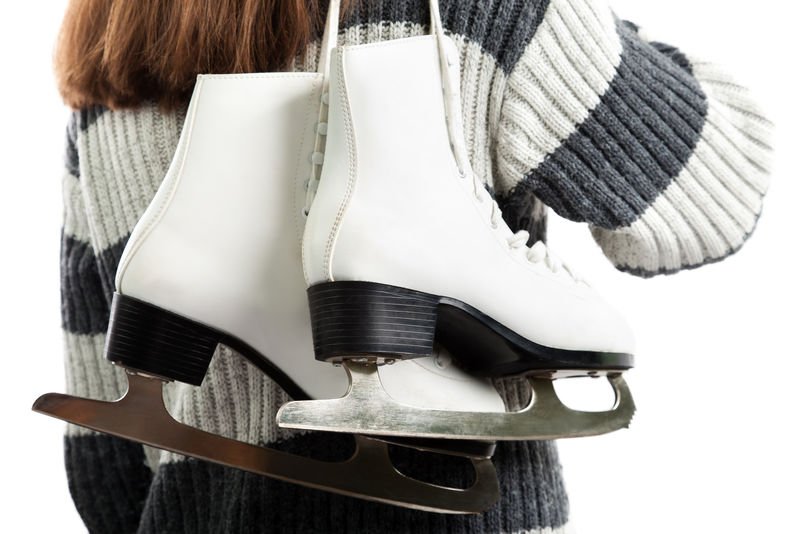 举办冬季活动的女子溜冰运动滑冰