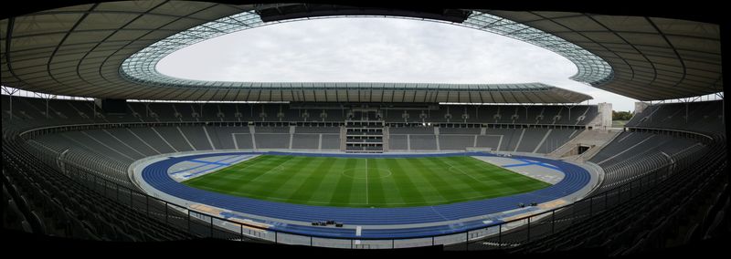 德国柏林（2014年5月）-一座为1936年夏季奥运会修建的空旷的柏林奥林匹亚体育场