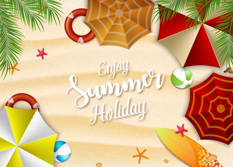 享受暑假背景-许多伞、冲浪板、浮标、海星、沙滩球和棕榈树的俯视图