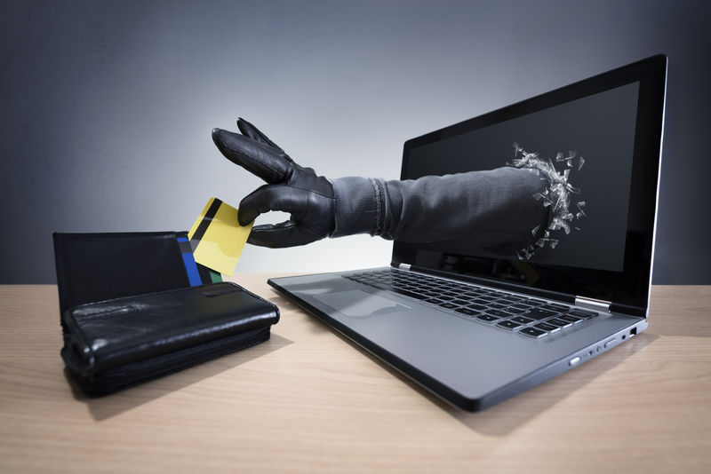 通过笔记本电脑窃取信用卡黑客、网络安全和电子银行安全