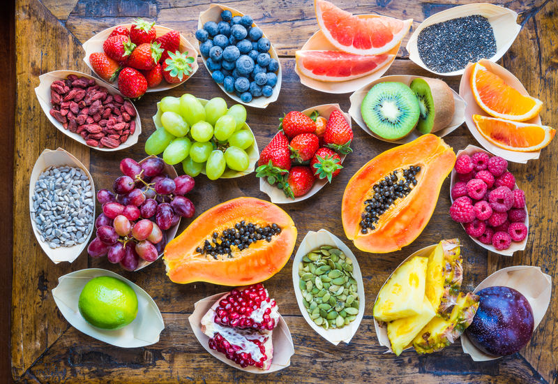 水果，浆果，坚果，种子俯瞰。健康，排毒，超级食物。