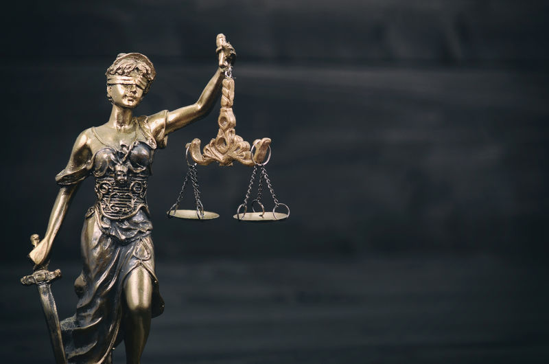律师事务所法律雕像希腊盲人女神忒弥斯青铜金属雕像与的天平