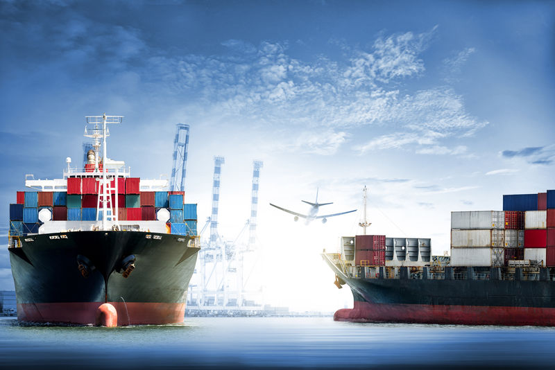 国际集装箱货船和货机的物流与运输