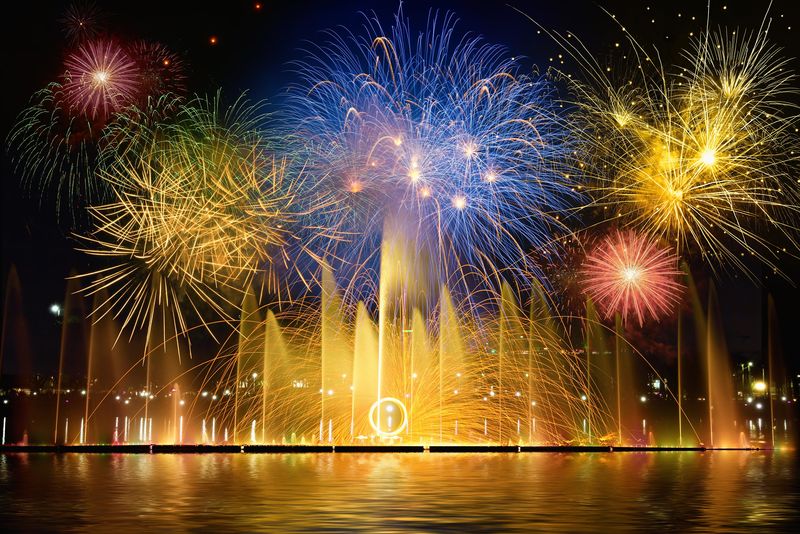 抽象的彩色焰火背景-庆祝和周年纪念的概念