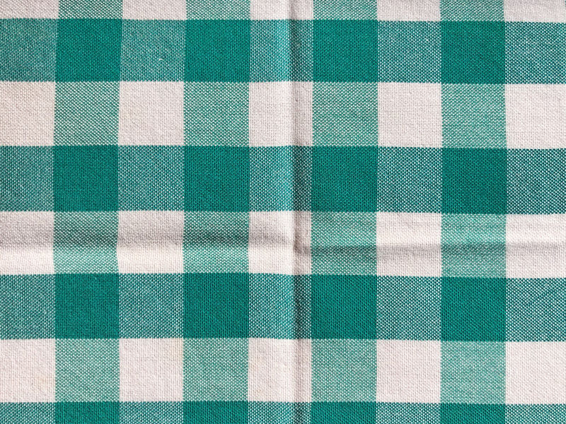 格子绿白相间的厨房毛巾背景纹理