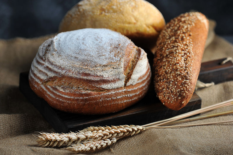 面包静物-面包和麦穗
