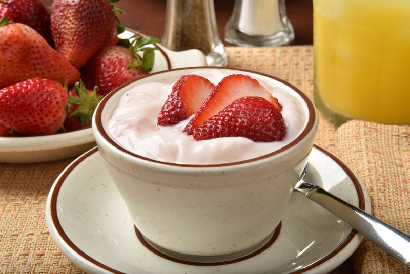 草莓双色酸奶