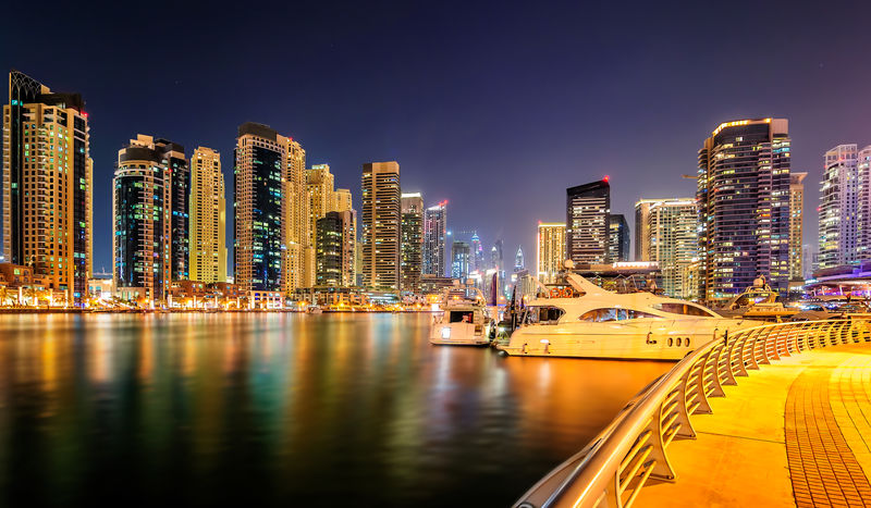 夜间迪拜码头天际线，迪拜，联合酋长国