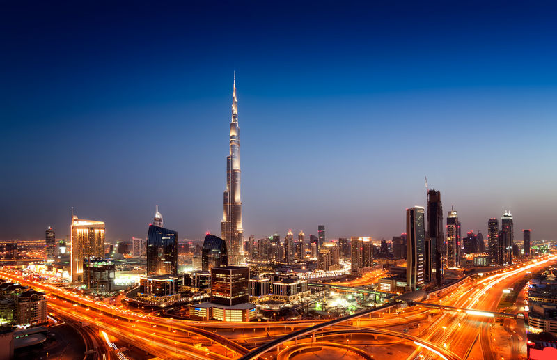 日落迪拜市中心天际线最高的摩天大楼和美景