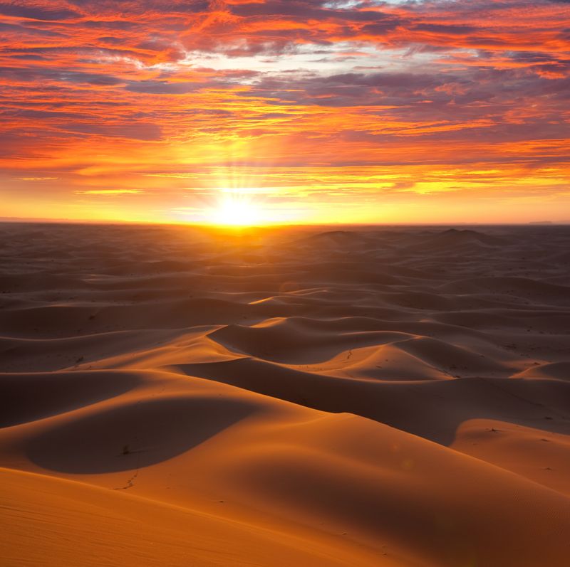 日落时的沙漠