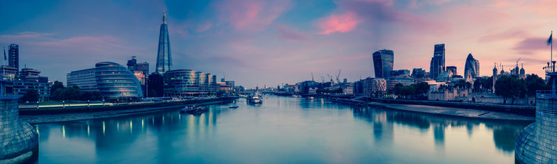 黄昏时分伦敦和泰晤士河全景，从布里德塔