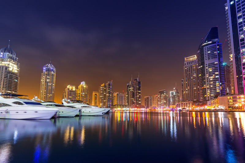 迪拜码头城市景观之夜，联合酋长国