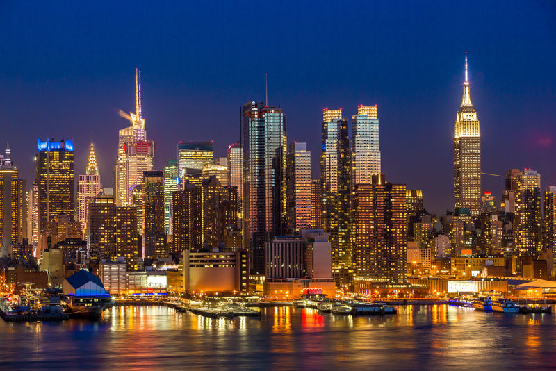 纽约曼哈顿市中心建筑天际线之夜
